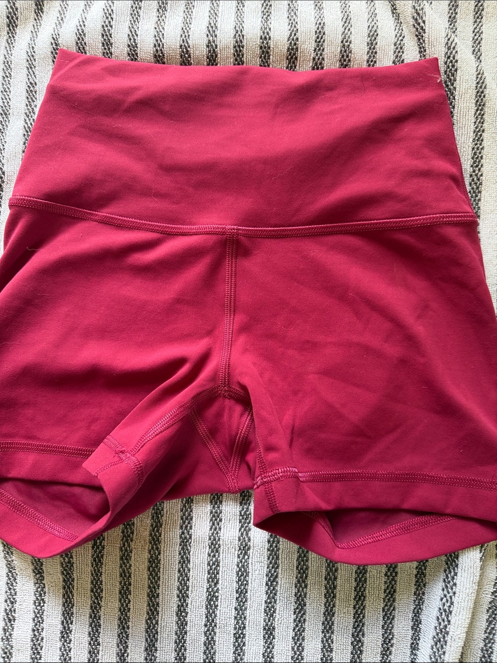 Lulu lemon wunder train Women's Bike Shorts in Berry Pink